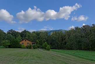 Pigeon Forge Secluded Cabin Featuring a hot tub and a pool table